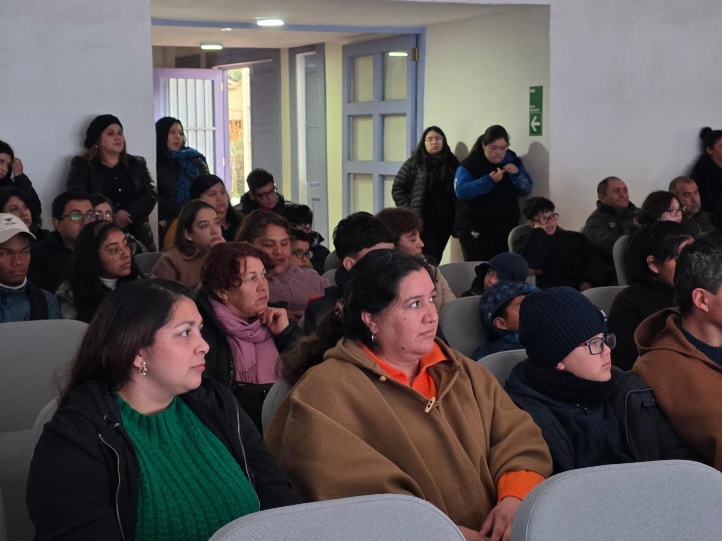 Familias y estudiantes participan en ceremonia de entrega de lentes JUNAEB en Lolol